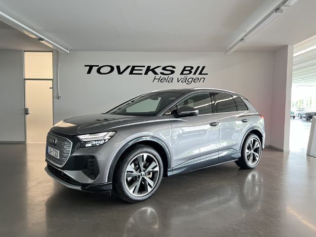 Grå (tyfongrå metallic) Begagnad 2023 Audi Q4 e-tron Proline SUV | 459 000 kr (Lite dyr) - Bild 1/3