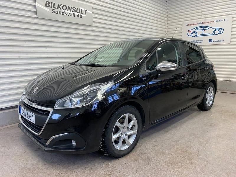Svart Begagnad 2017 Peugeot 208 Halvkombi | 69 900 kr (Marknadspris) - Bild 1/4