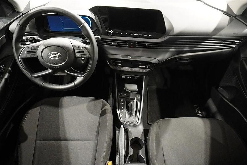Begagnad Hyundai i20 Essential 101 HK (74 kW) 2024 Grå Halvkombi