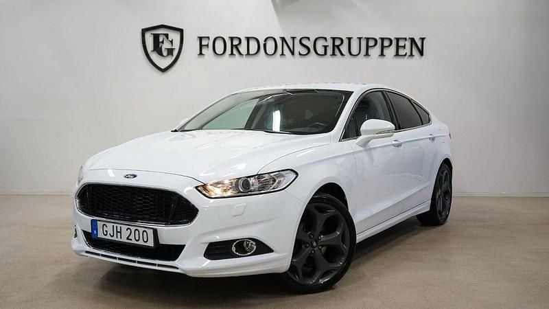 Vit Begagnad 2015 Ford Mondeo Trend Halvkombi | 124 800 kr (Marknadspris) - Bild 1/4
