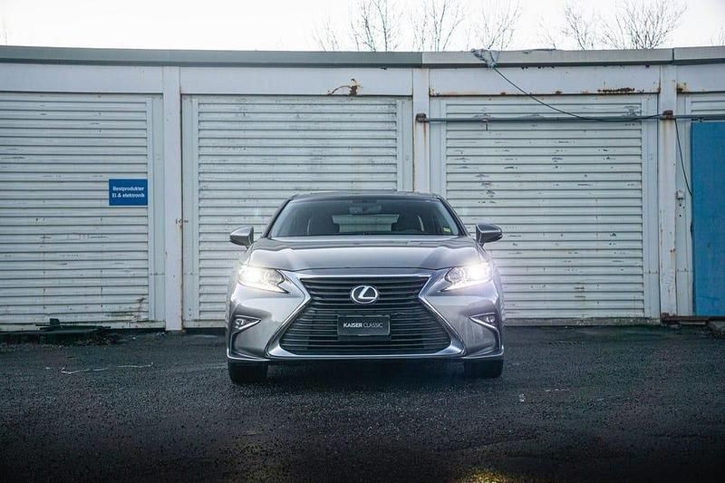 Begagnad Lexus ES350 278 HK (204 kW) 2016 Silver Sedan