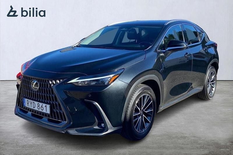Svart Begagnad 2022 Lexus NX350h Business Edition SUV | 464 900 kr (Marknadspris) - Bild 1/3