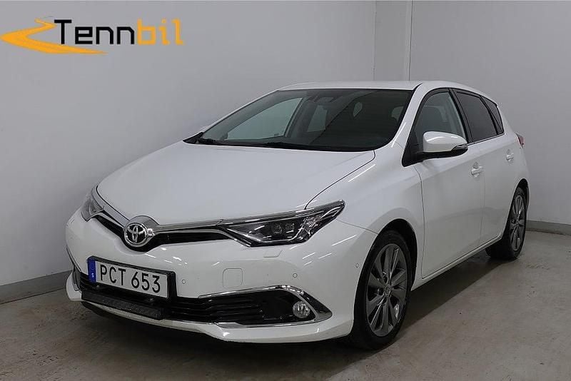 Begagnad Toyota Auris Multidrive S 116 HK (85 kW) 2016 Vit Halvkombi