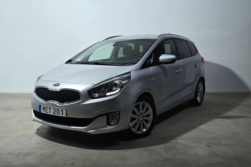 Grå Begagnad 2016 Kia Carens Minibuss | 119 900 kr (Marknadspris) - Bild 1/3