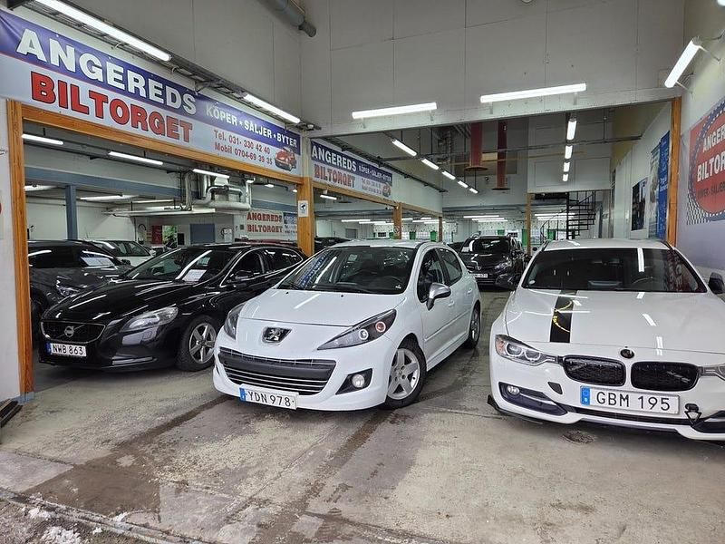 Begagnad Peugeot 207 90 HK (66 kW) 2010 Vit Halvkombi