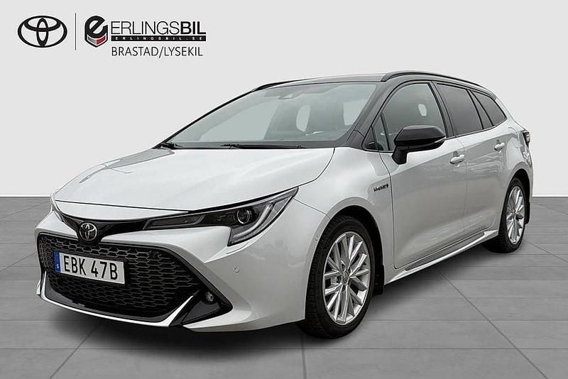 Grå Begagnad 2020 Toyota Corolla Sport Kombi | 264 900 kr (Marknadspris) - Bild 1/4