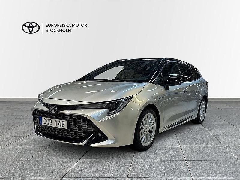 Silver Begagnad 2020 Toyota Corolla Sport Kombi | 254 900 kr (Marknadspris) - Bild 1/4