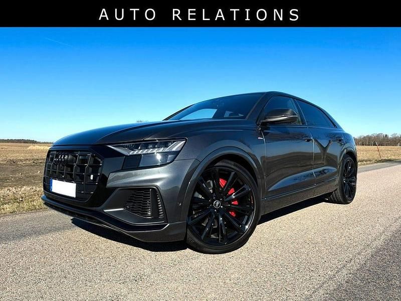 Daytonagrå pärleffekt mörk grå metallic Begagnad 2024 Audi Q8 S-Line SUV | 1 049 900 kr - Bild 1/4