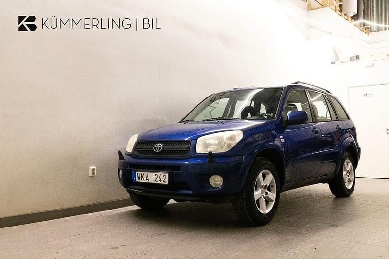 Blå Begagnad 2005 Toyota RAV4 SUV | 69 900 kr (Marknadspris) - Bild 1/4