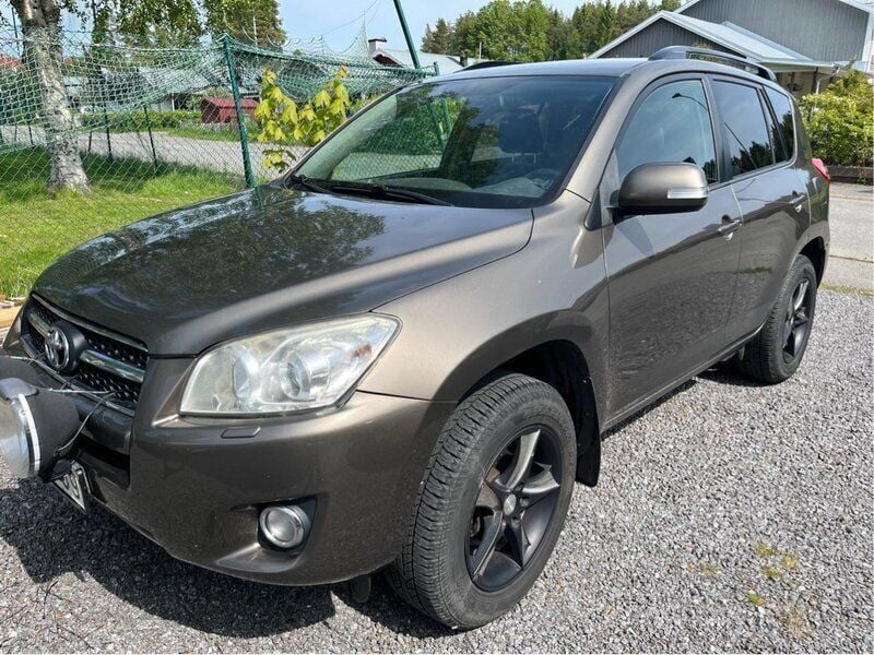 Brun Begagnad 2009 Toyota RAV4 SUV | 60 000 kr (Bra pris) - Bild 1/4