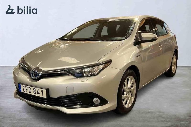 Silver Begagnad 2018 Toyota Auris Hybrid Halvkombi | 169 900 kr (Marknadspris) - Bild 1/1