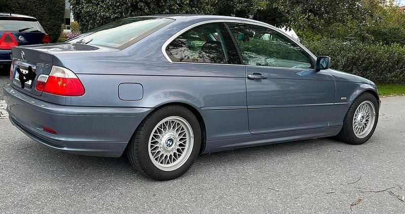 Blå Begagnad 2001 BMW 325 Sportkupé | 55 000 kr (Superpris) - Bild 1/3