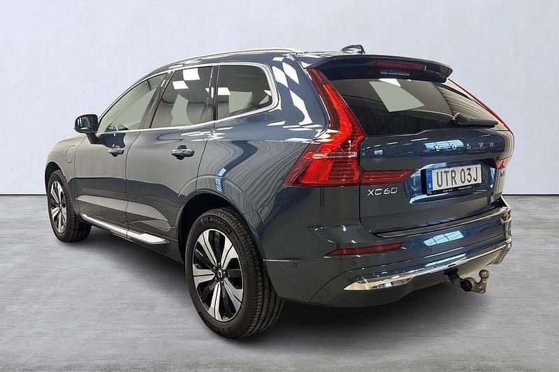 Begagnad Volvo XC60 Plus 355 HK (261 kW) 2024 Blå SUV
