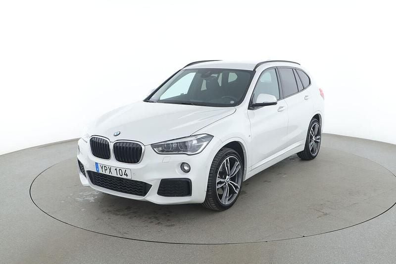 Vit Begagnad 2018 BMW X1 M Sport SUV | 283 000 kr (Marknadspris) - Bild 1/3
