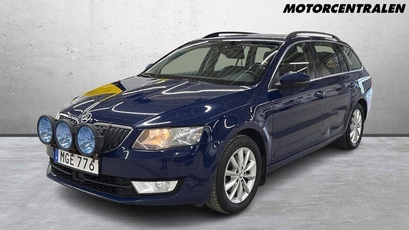 Blå Begagnad 2015 Skoda Octavia Kombi | 110 000 kr (Marknadspris) - Bild 1/2