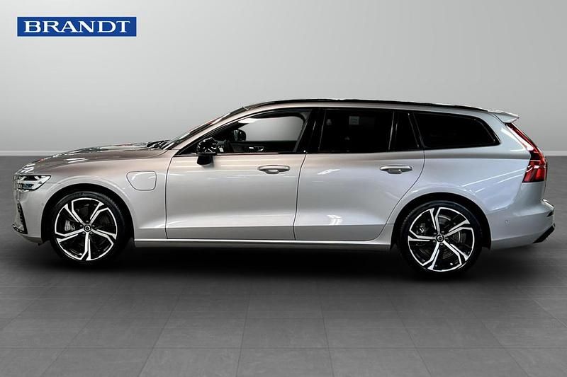 Begagnad Volvo V60 349 HK (256 kW) 2026 Silver Kombi