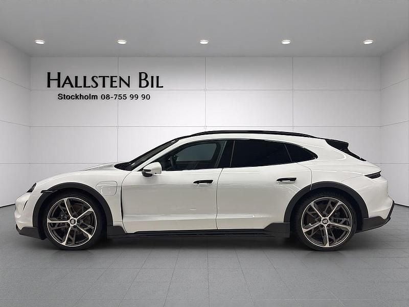 Vit Begagnad 2021 Porsche Taycan Cross Turismo Kombi | 699 000 kr (Marknadspris) - Bild 1/4