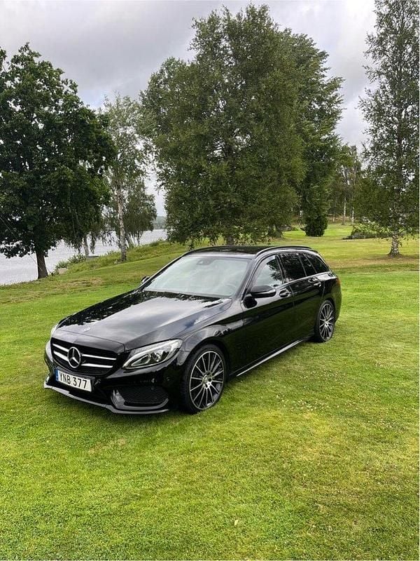 Svart Begagnad 2018 Mercedes C220 AMG line Kombi | 185 000 kr (Marknadspris) - Bild 1/4