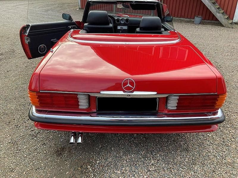 Begagnad Mercedes SL350 200 HK (147 kW) 1972 Röd Cab