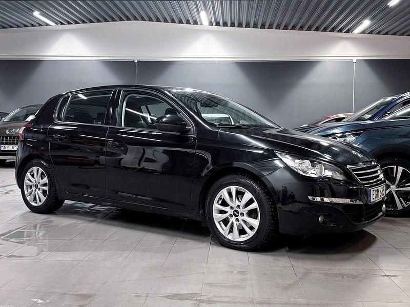 Svart Begagnad 2014 Peugeot 308 Active Halvkombi | 89 900 kr (Marknadspris) - Bild 1/4