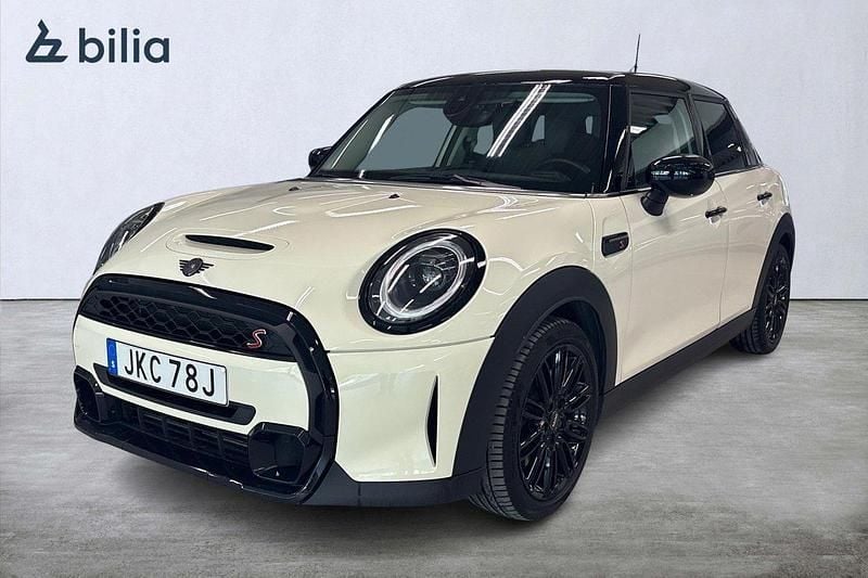 Vit Begagnad 2022 Mini Cooper S Halvkombi | 284 900 kr (Dyr) - Bild 1/4