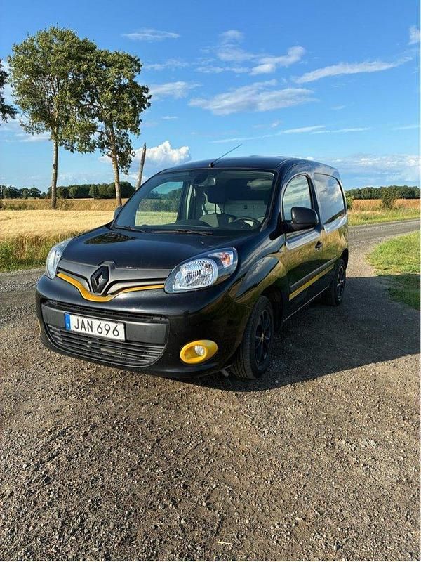 Svart Begagnad 2017 Renault Kangoo Minibuss | 80 000 kr (Marknadspris) - Bild 1/4