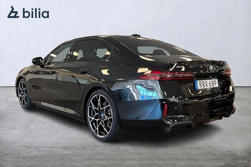 Begagnad BMW 530 Efficient Dynamics 299 HK (219 kW) 2025 Svart Sedan