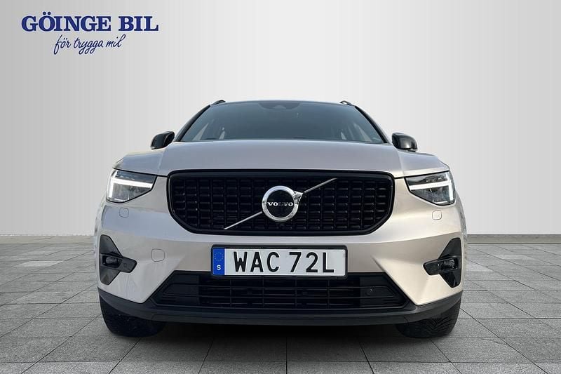 Begagnad Volvo XC40 Plus 129 HK (94 kW) 2022 Ljusgrå SUV