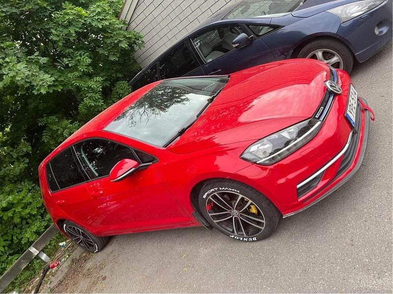 Röd Begagnad 2018 VW Golf VII Halvkombi | 115 000 kr (Marknadspris) - Bild 1/4