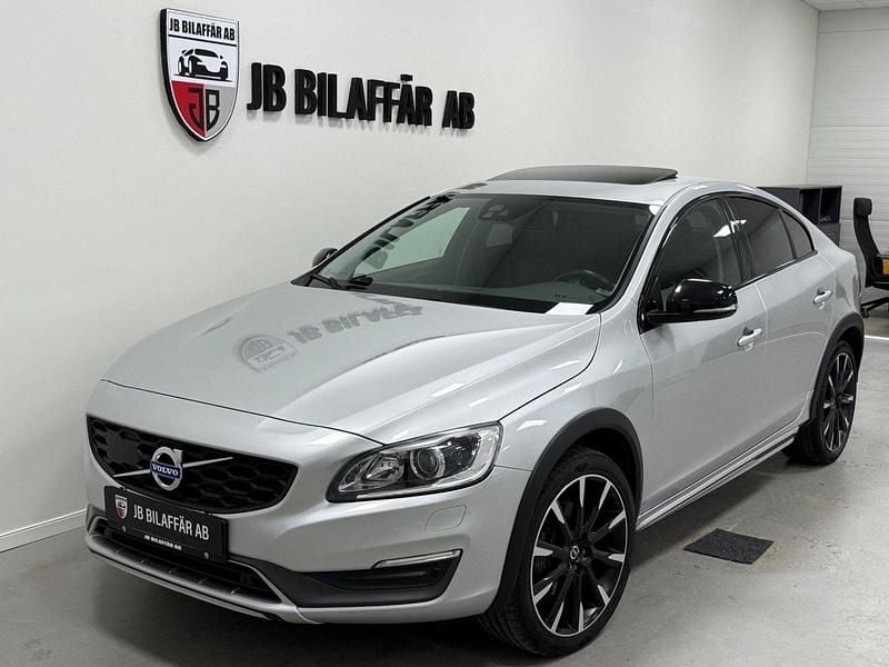 Silver Begagnad 2016 Volvo S60 CC Summum Sedan | 179 700 kr (Marknadspris) - Bild 1/4