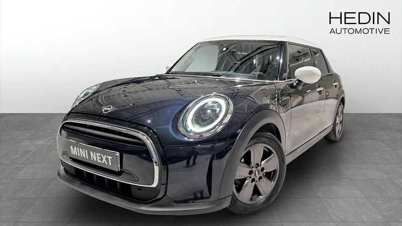 Svart Begagnad 2023 Mini Cooper Halvkombi | 248 700 kr (Marknadspris) - Bild 1/4