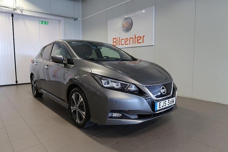 Grå Begagnad 2020 Nissan Leaf Halvkombi | 159 900 kr (Marknadspris) - Bild 1/3