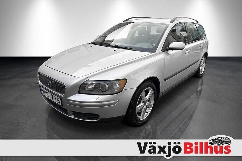 Ljusgrå Begagnad 2005 Volvo V50 Kombi | 29 900 kr (Lite dyr) - Bild 1/4