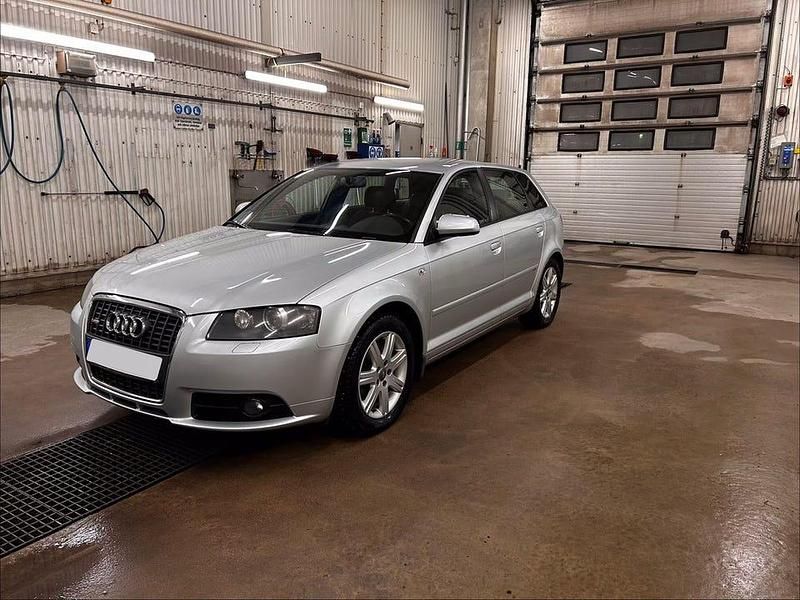Grå metallic Begagnad 2008 Audi A3 Halvkombi | 65 000 kr (Marknadspris) - Bild 1/4