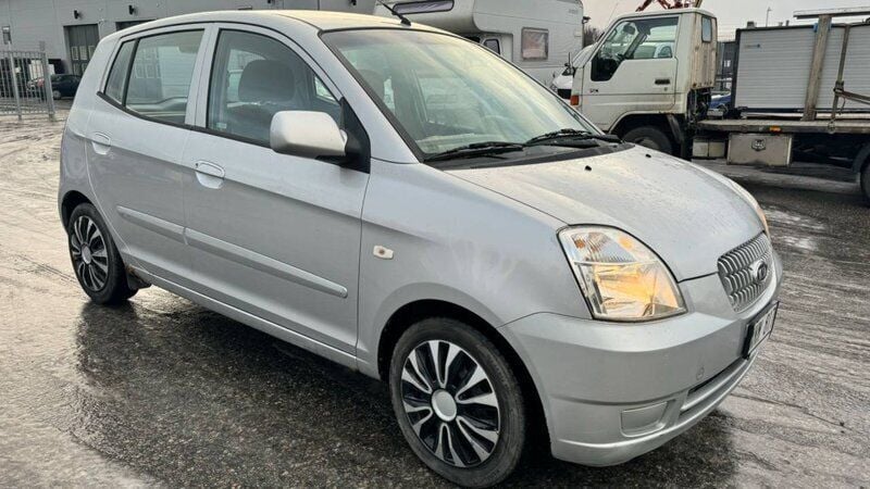 Begagnad Kia Picanto 66 HK (48 kW) 2005 Silver Halvkombi