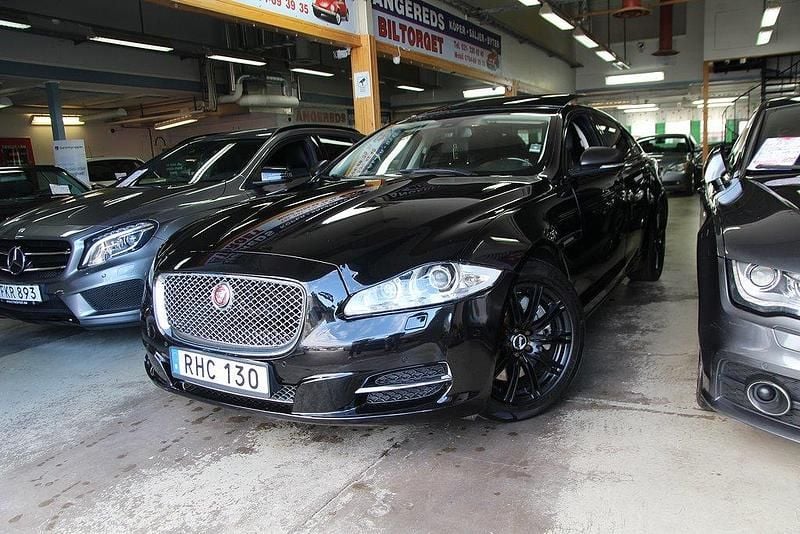 Begagnad Jaguar XJ 275 HK (202 kW) 2014 Svart Sedan