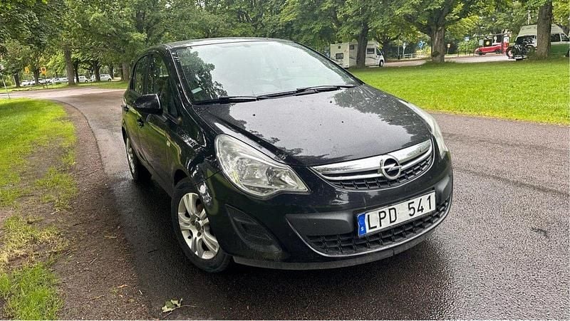 Svart Begagnad 2011 Opel Corsa Enjoy Halvkombi | 35 000 kr (Bra pris) - Bild 1/4