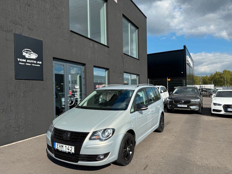 Silver Begagnad 2010 VW Touran Trendline Minibuss | 45 000 kr (Marknadspris) - Bild 1/4