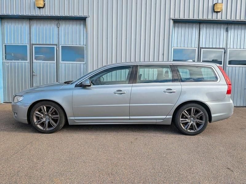Grå Begagnad 2015 Volvo V70 Momentum Kombi | 99 900 kr (Bra pris) - Bild 1/4