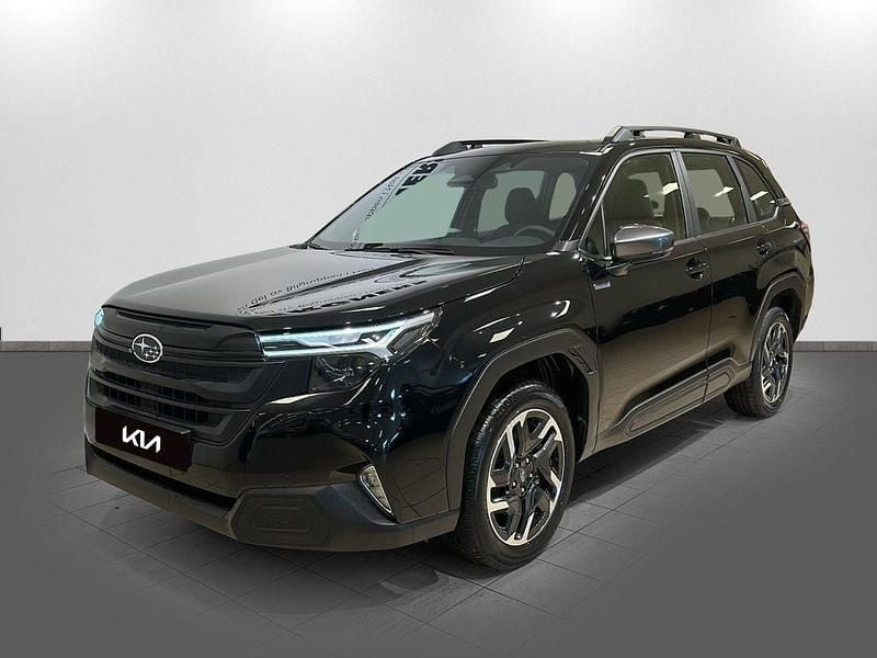 Svart Ny 2025 Subaru Forester SUV | 423 400 kr (Bra pris) - Bild 1/4