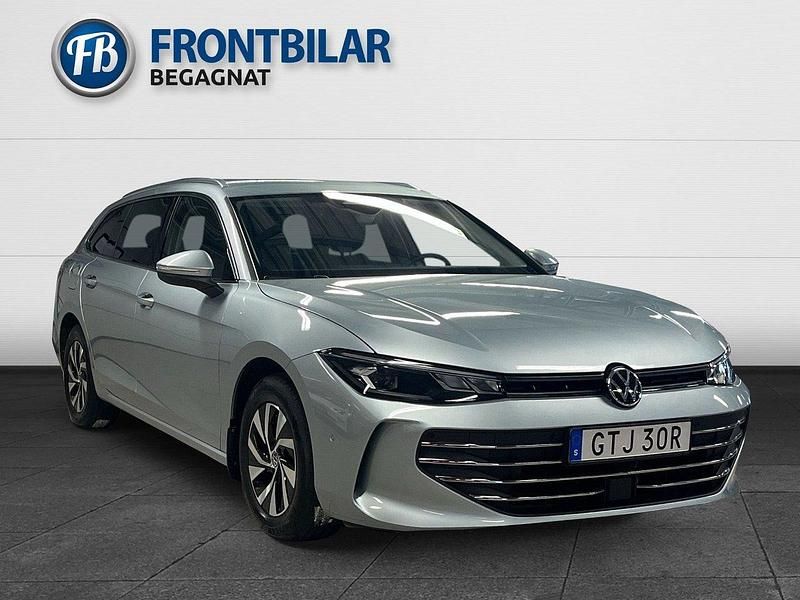 Silver Begagnad 2024 VW Passat Business Kombi | 349 900 kr (Marknadspris) - Bild 1/3