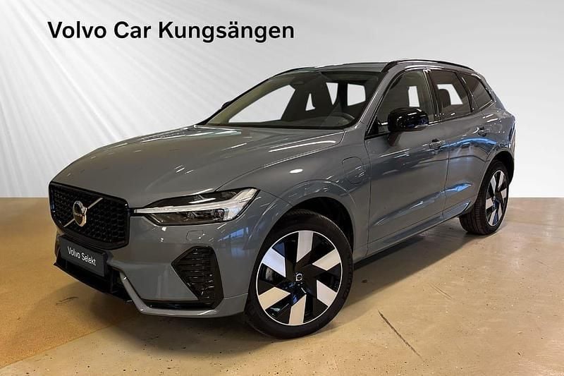 Grå Begagnad 2023 Volvo XC60 Plus SUV | 519 900 kr (Marknadspris) - Bild 1/3