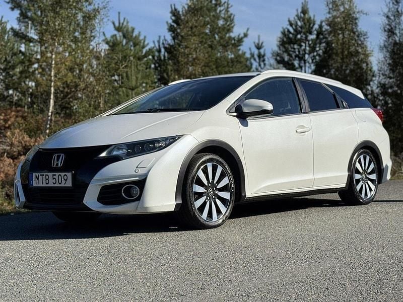 Vit Begagnad 2015 Honda Civic Sport Kombi | 71 800 kr (Marknadspris) - Bild 1/4
