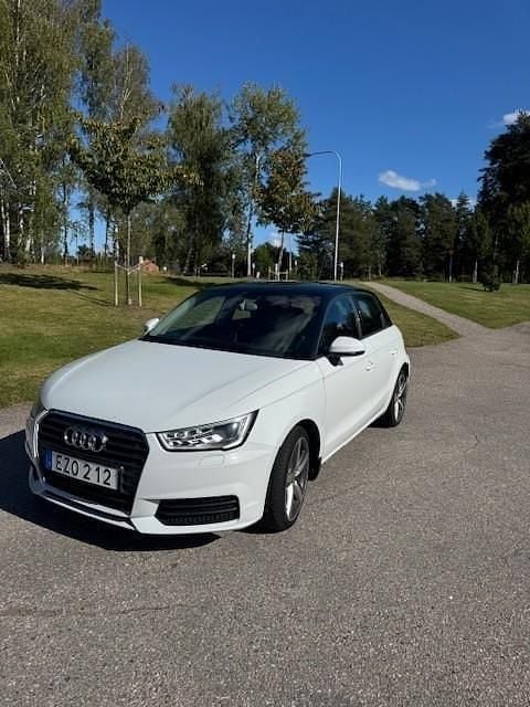 Vit Begagnad 2015 Audi A1 Sportback Sport Halvkombi | 85 000 kr (Superpris) - Bild 1/4