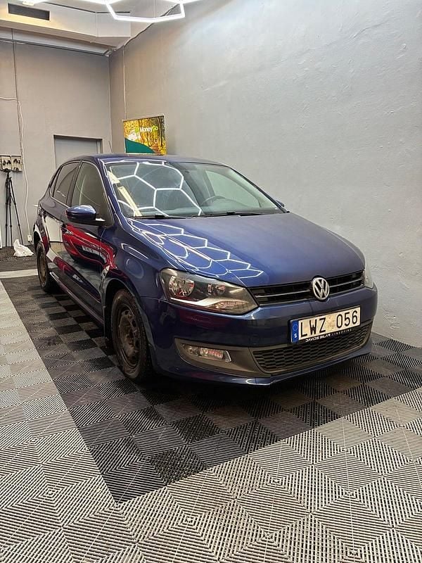 Blå Begagnad 2011 VW Polo Halvkombi | 54 500 kr (Marknadspris) - Bild 1/4