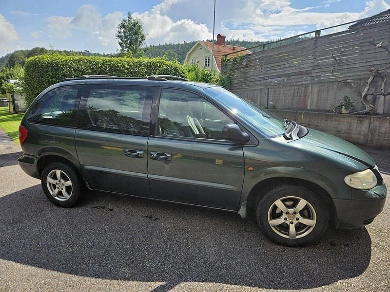 Grön Begagnad 2001 Chrysler Voyager Minibuss | 18 500 kr (Superpris) - Bild 1/4