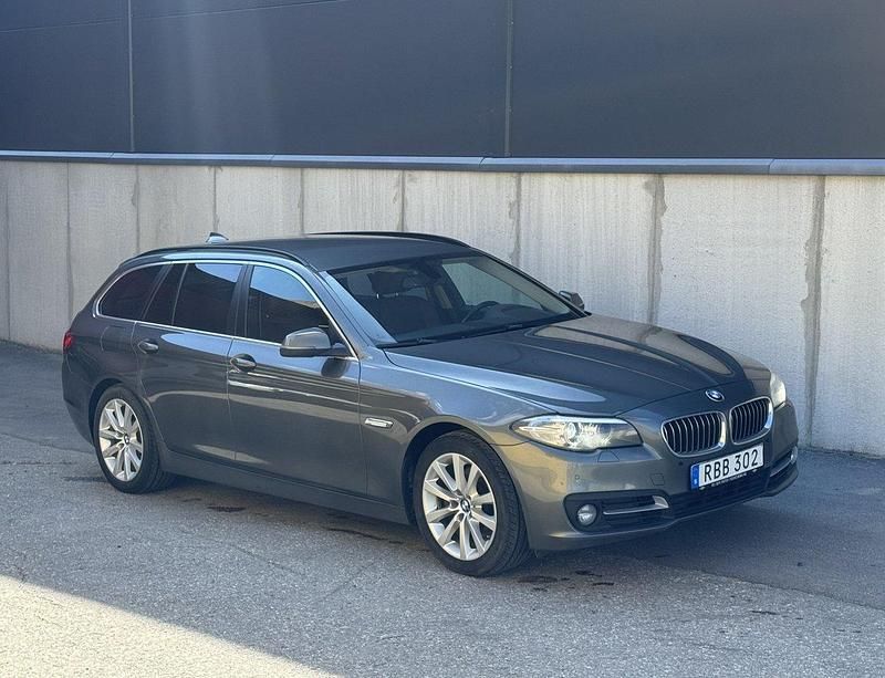 Grå Begagnad 2014 BMW 520 Kombi | 149 000 kr (Marknadspris) - Bild 1/4