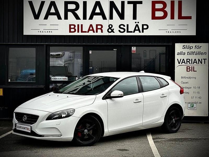 Vit Begagnad 2014 Volvo V40 Kinetic Halvkombi | 94 900 kr (Marknadspris) - Bild 1/4