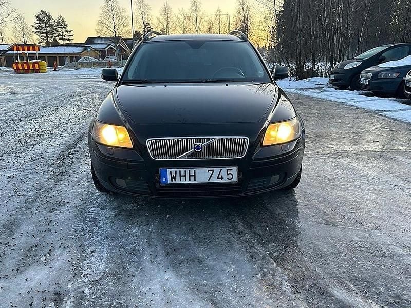 Svart Begagnad 2004 Volvo V50 Kinetic Kombi | 24 900 kr (Bra pris) - Bild 1/4