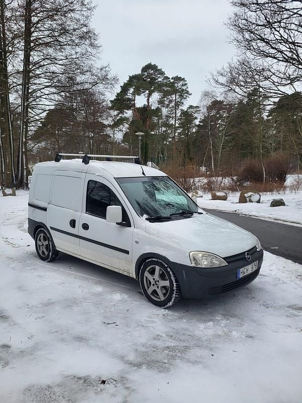 Begagnad Opel Combo 75 HK (55 kW) 2007 Minibuss